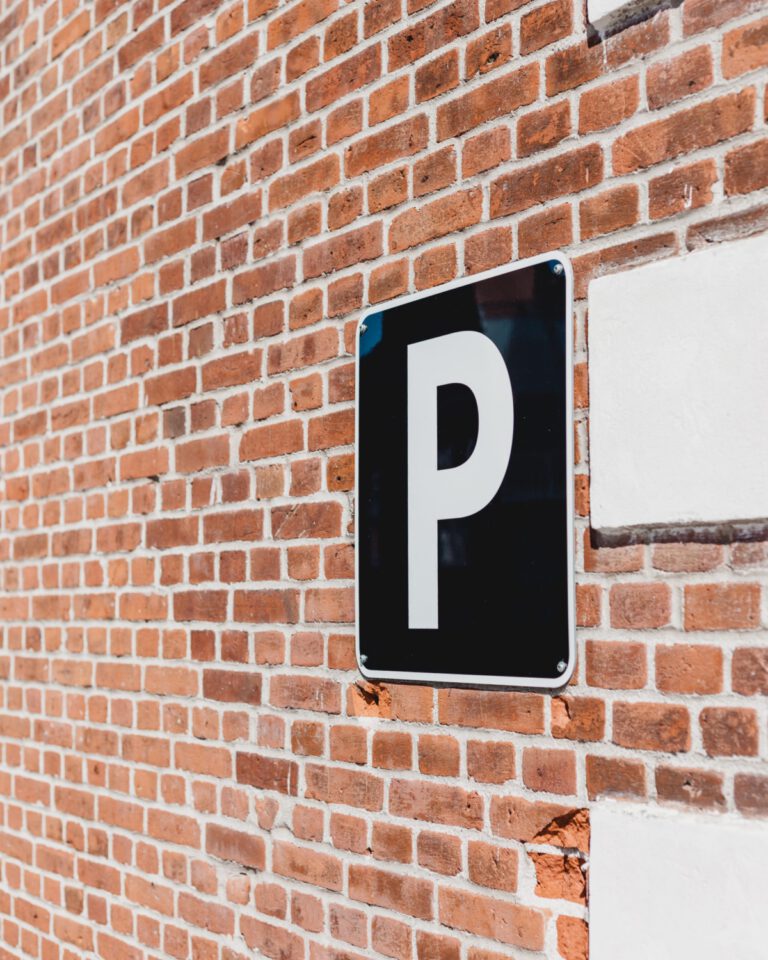 Z czego składają się systemy parkingowe?